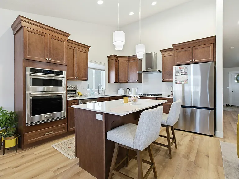 617 N Bennedict Dr — Photo 2