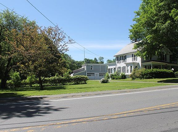 3rd image of 906 Mountain View Dr