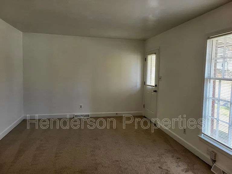 7512 Briardale Dr — Photo 2
