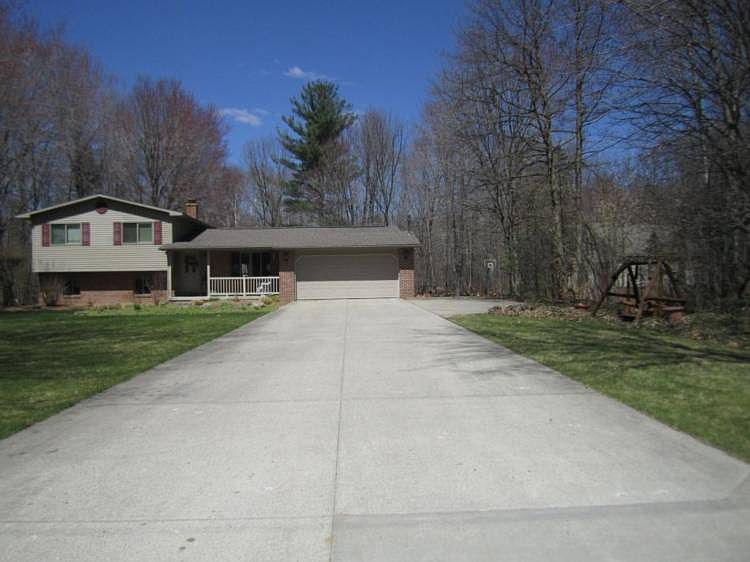 1st image of 1445 E Oakwood Ter