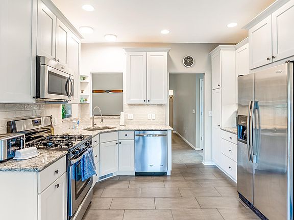 5th image of 2110 E Coachlight Dr