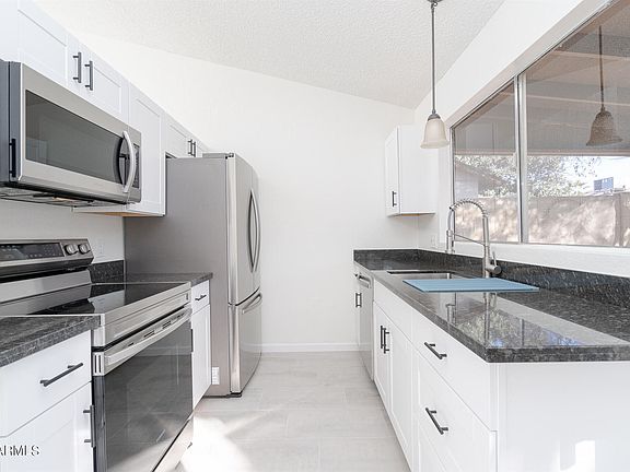 3rd image of 3017 W Tonopah Dr