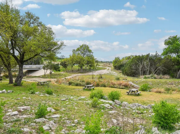 350 Big Creek Dr, Kingsland, TX 78639