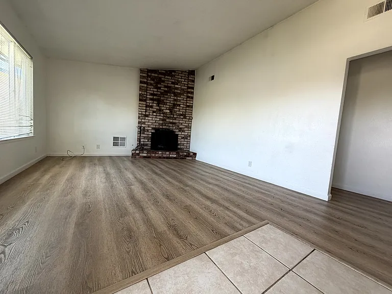 951 Sloat Dr — Photo 3
