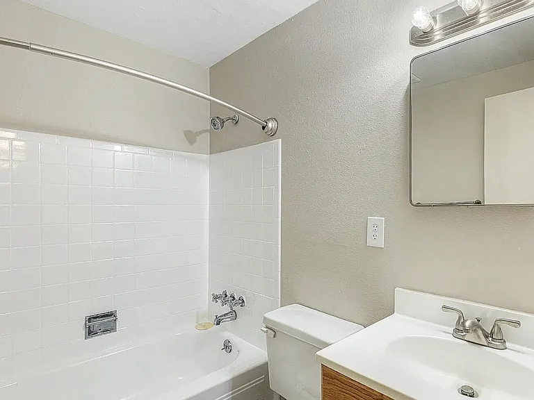 1150 S Allison St — Photo 8