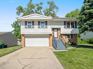 708 Geneva Ave, Romeoville, IL 60446