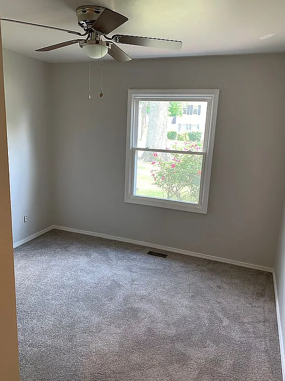 19 Oak Park Dr W photo 1