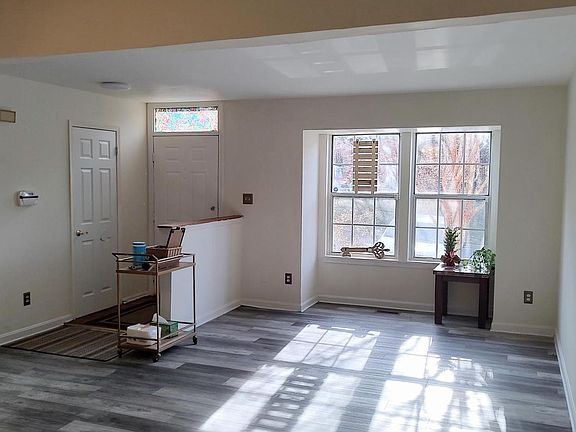 4th image of 1214 Bennett Pl