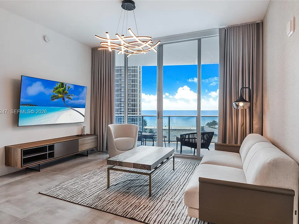 17550 Collins Ave #702