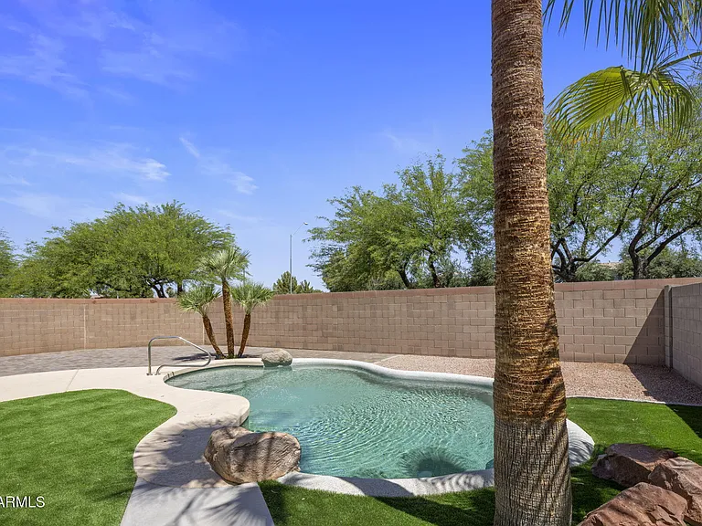 17862 W Caribbean Ln — Photo 26