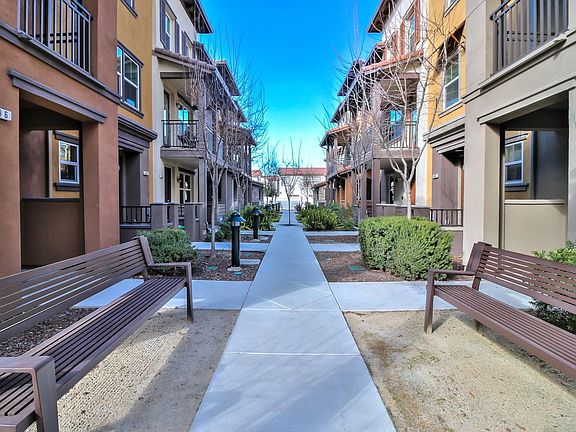 3rd image of 496 La Scena Pl
