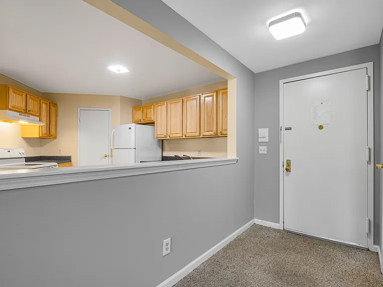 108 W Cedar St #502 — Photo 5