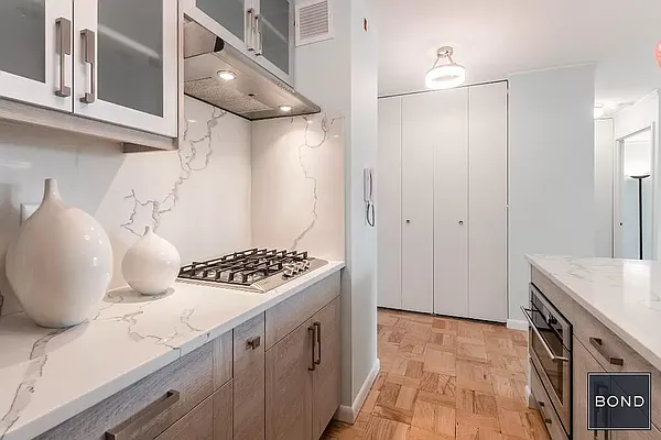 Rented by Bond New York | media 15