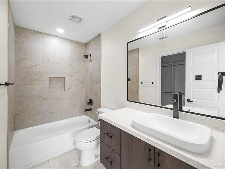 2304 San Pascual St — Photo 7
