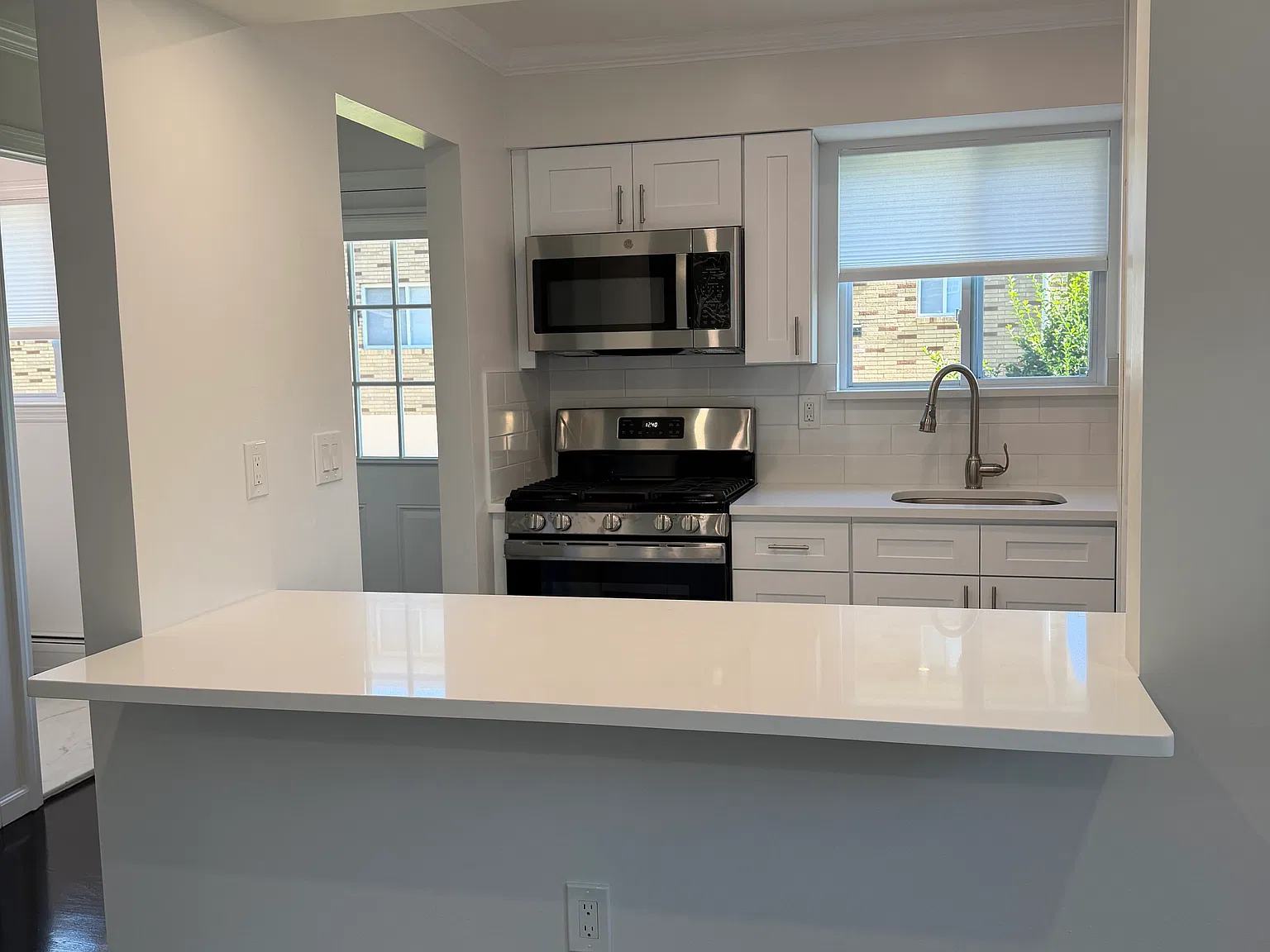 3 bed, 1.5 bath, 1150 sqft, $3,750 — Photo 2