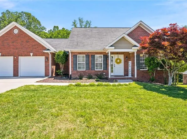 107 N Hills Dr, Mount Airy, NC 27030
