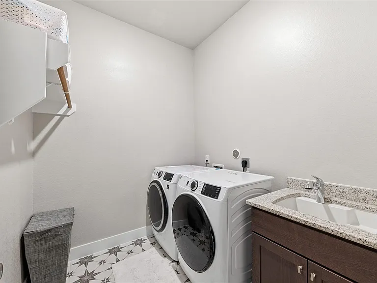 13715 Aventino Pointe Dr — Photo 25