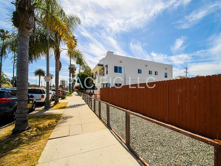 Pacific Ave — Photo 17