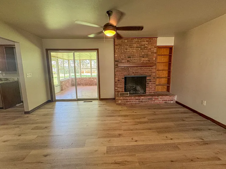 345 Travis Cir — Photo 17
