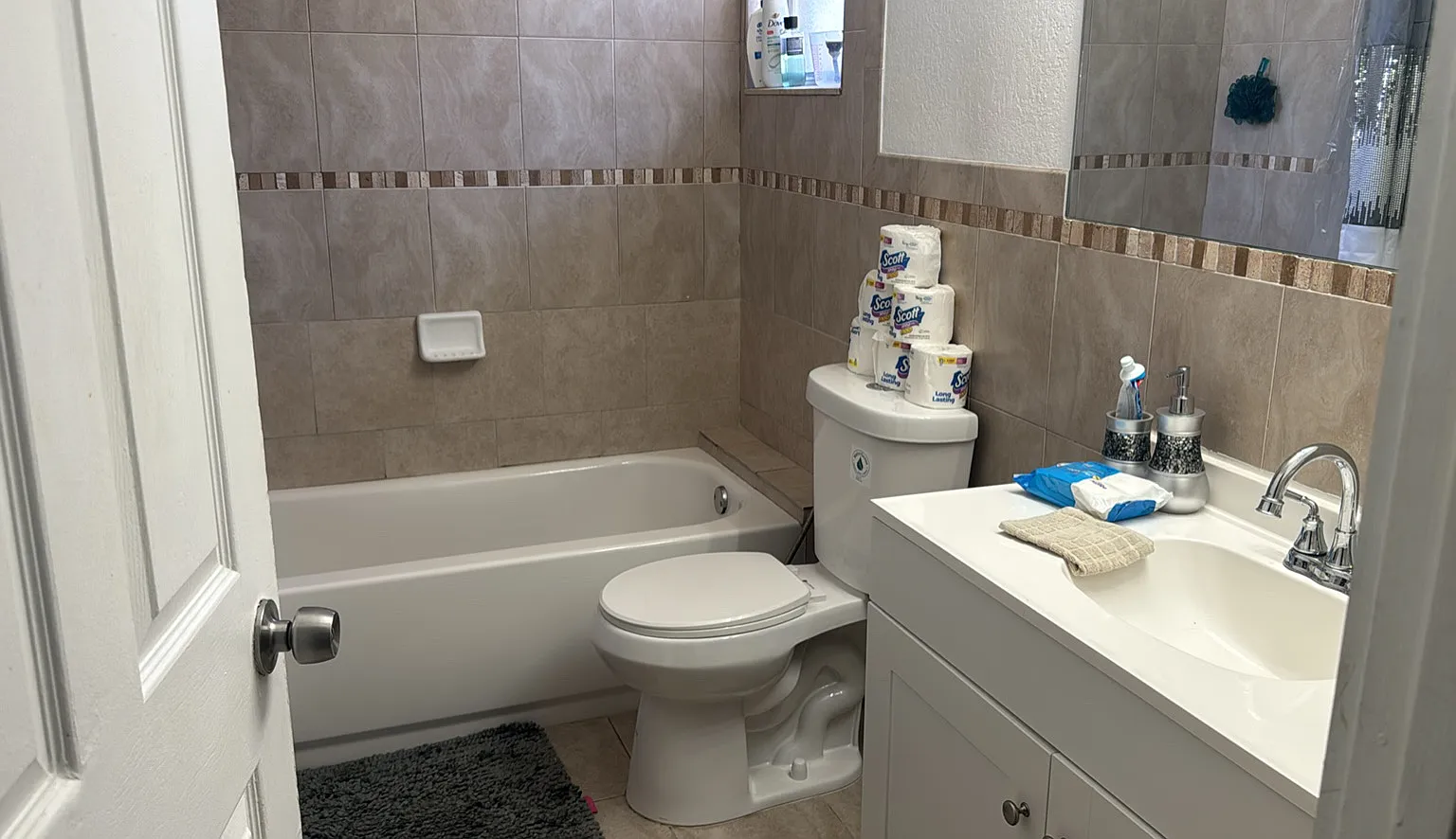 2 bed, 950 sqft, $2,200 — Photo 3