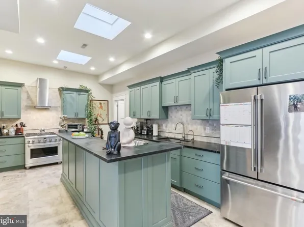 135 E Allen St, Philadelphia, PA 19125