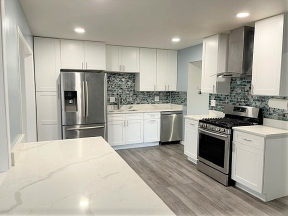 3rd image of 3955 Island Cir