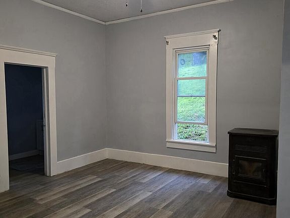 5th image of 107 Aden St