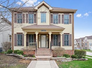 39W330 Armstrong Ln, Geneva, IL 60134