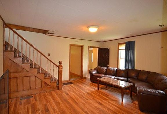 2nd image of 251 N Prairie St