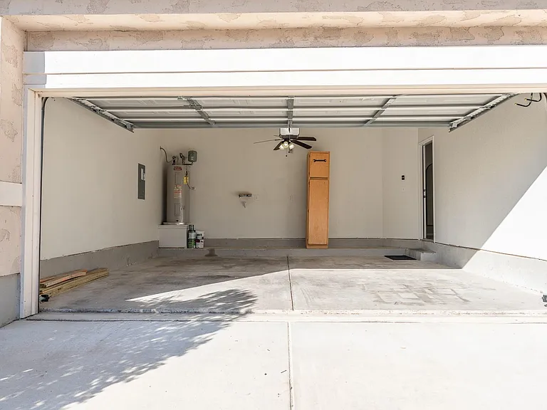 6913 Abbey Fls — Photo 46