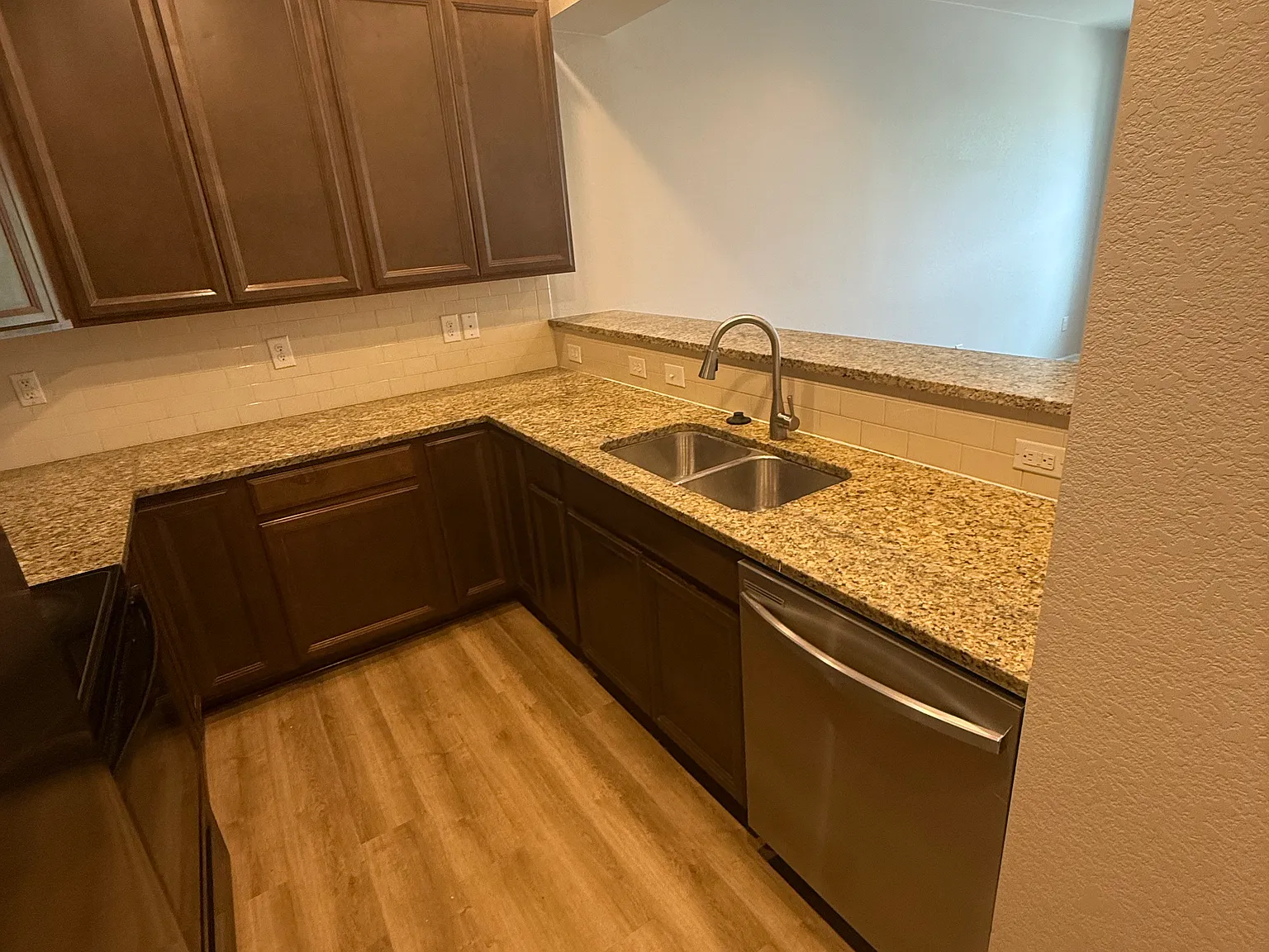 4 bed, 3.5 bath, 1865 sqft, $2,600 — Photo 4