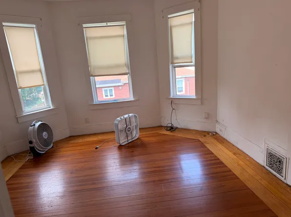 31 Josephine St Floor 3, Dorchester, MA 02122