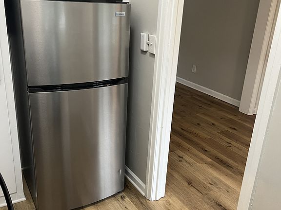 3rd image of 4012 W Bancroft St #4