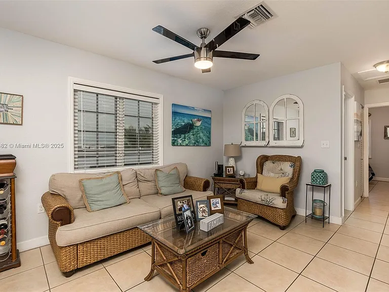 325 Calusa St — Photo 18