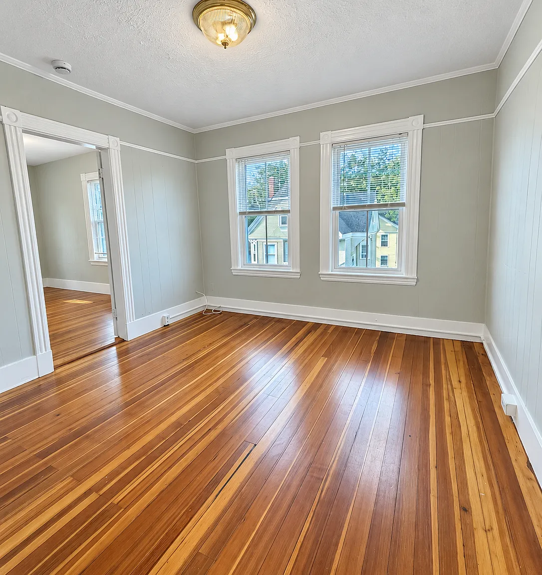 4 bed, 1100 sqft, $2,995 — Photo 2