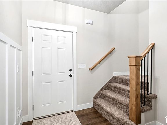 3rd image of 3034 S Edgewater Ln
