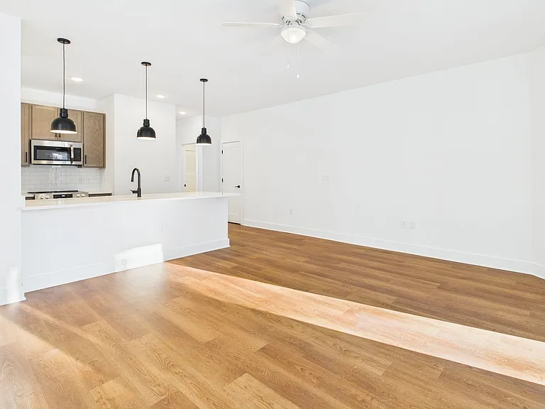 907 Bainbridge St #A — Photo 4