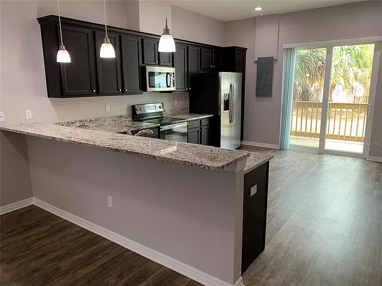 512 Frances St — Photo 3