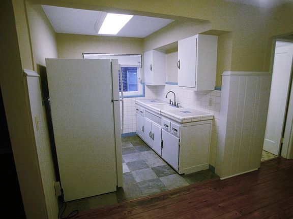 5th image of 2813 Lawndale Ave