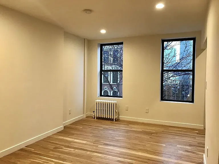 446 E 88th St #3B — Photo 1