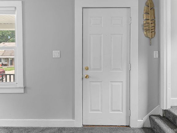 5th image of 23152 Tawas Ave
