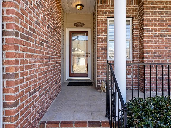 3rd image of 6227 Laramie Cir