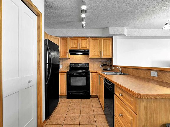 5th image of 92 NW Saddletree Ct NE #218