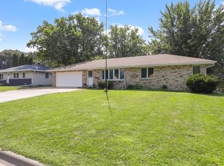 1686 Rosewood Ave S, Maplewood, MN 55109