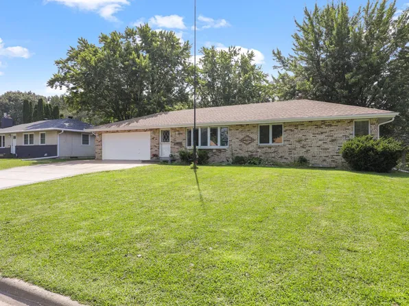 1686 Rosewood Ave S, Maplewood, MN 55109