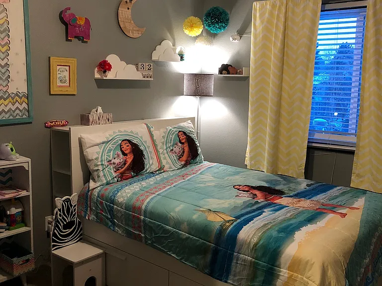 Upstairs bedroom (#2)