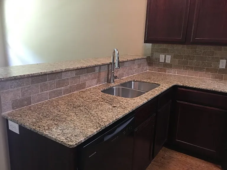 3204 Amberwood Ave — Photo 10