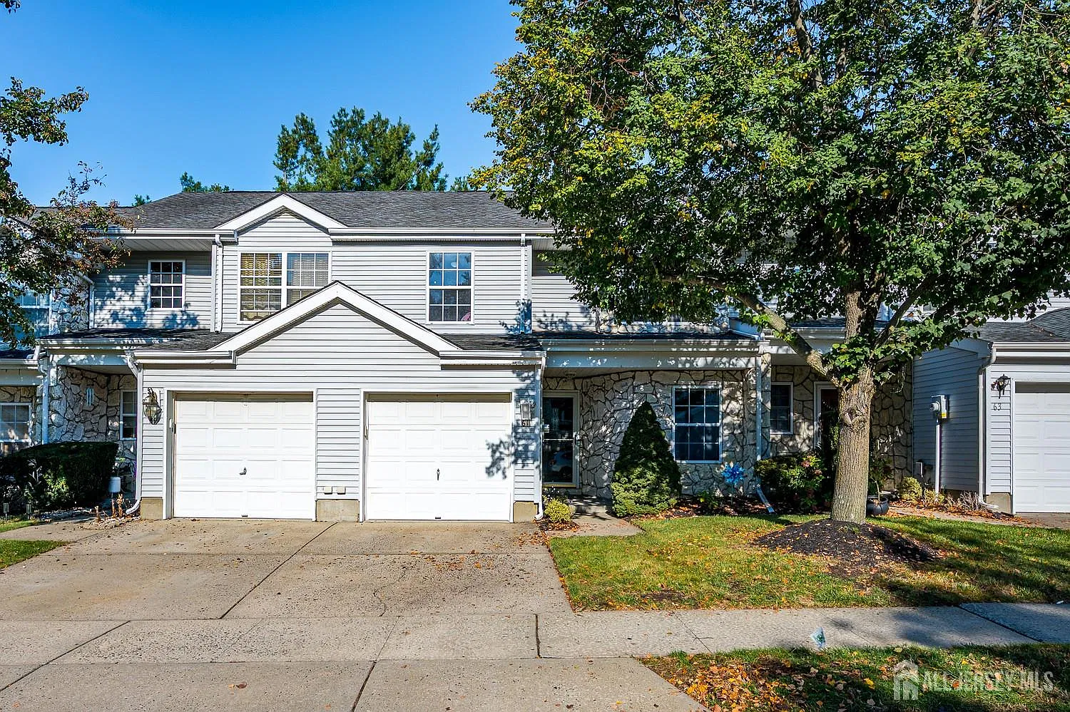 3 bed, 2.5 bath, 1627 sqft, $3,300 — Photo 1