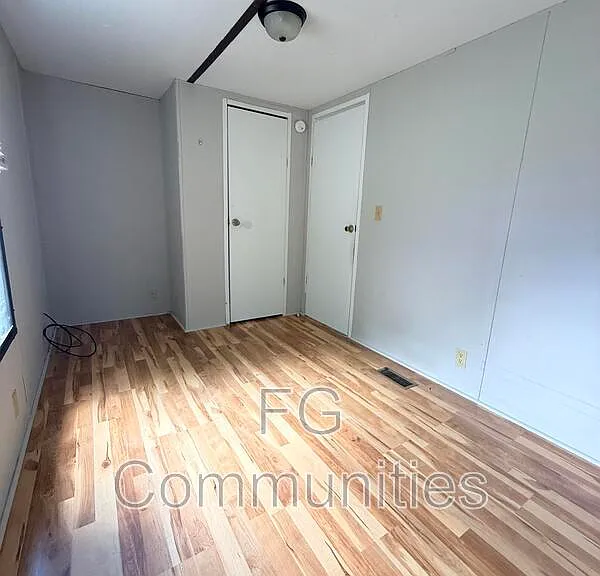 100 2nd Ave SE #F — Photo 10