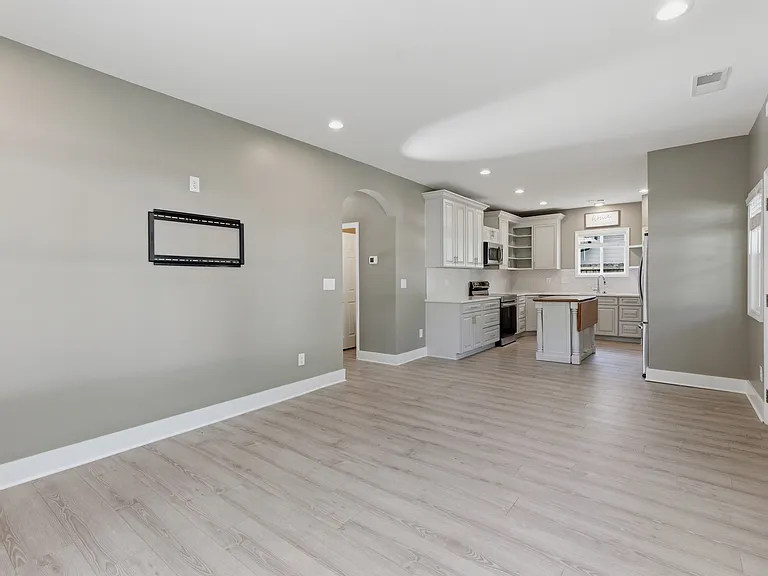 204 Richardson Ave — Photo 3